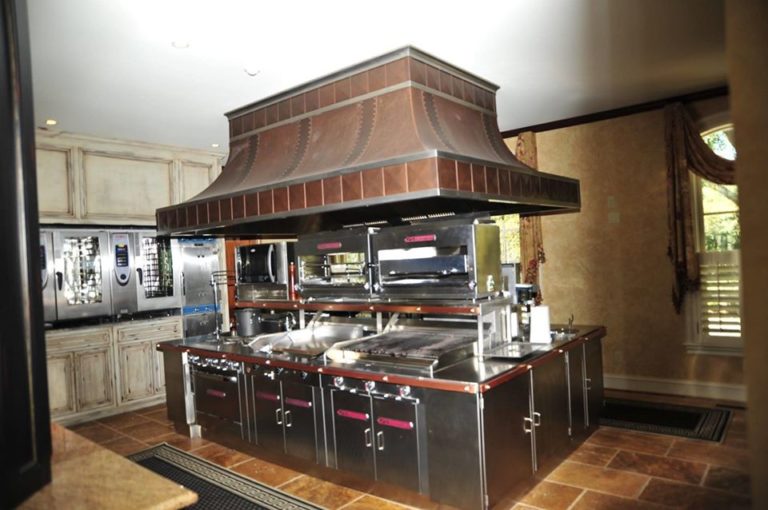 What is a Commercial Range Hood and How Much Does it Cost to Install