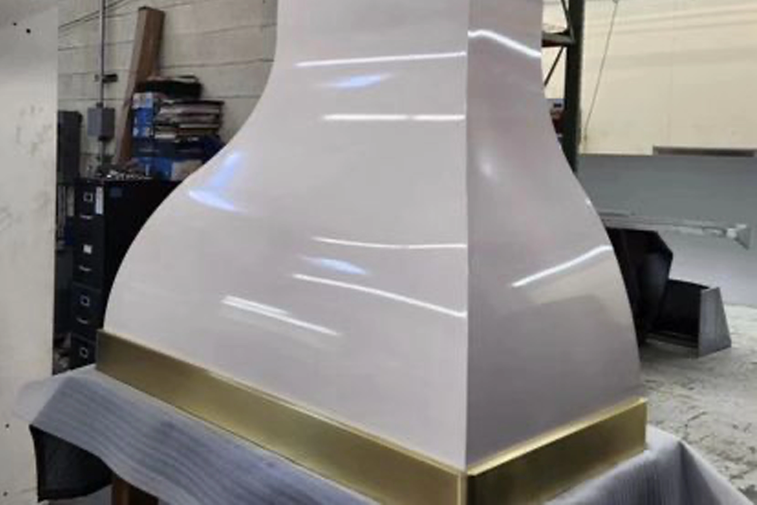 Choose the right range hood for your kitchen with our help and ideas